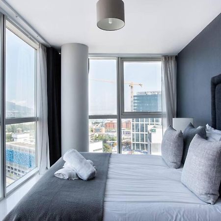 Titanic & City Views, Ultra Luxury City Parking เบลฟาสต์ ภายนอก รูปภาพ