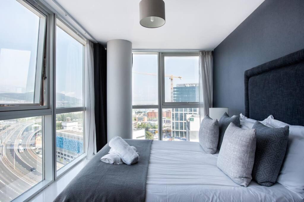 Titanic & City Views, Ultra Luxury City Parking เบลฟาสต์ ภายนอก รูปภาพ